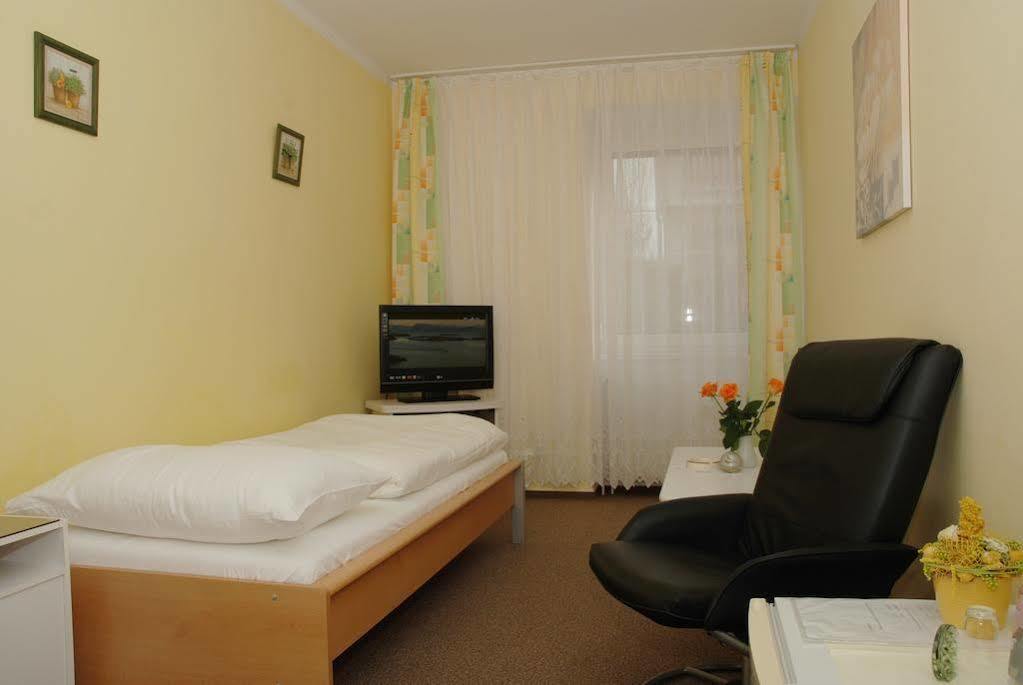 Hotel Penzion Duo Mladá Boleslav Esterno foto